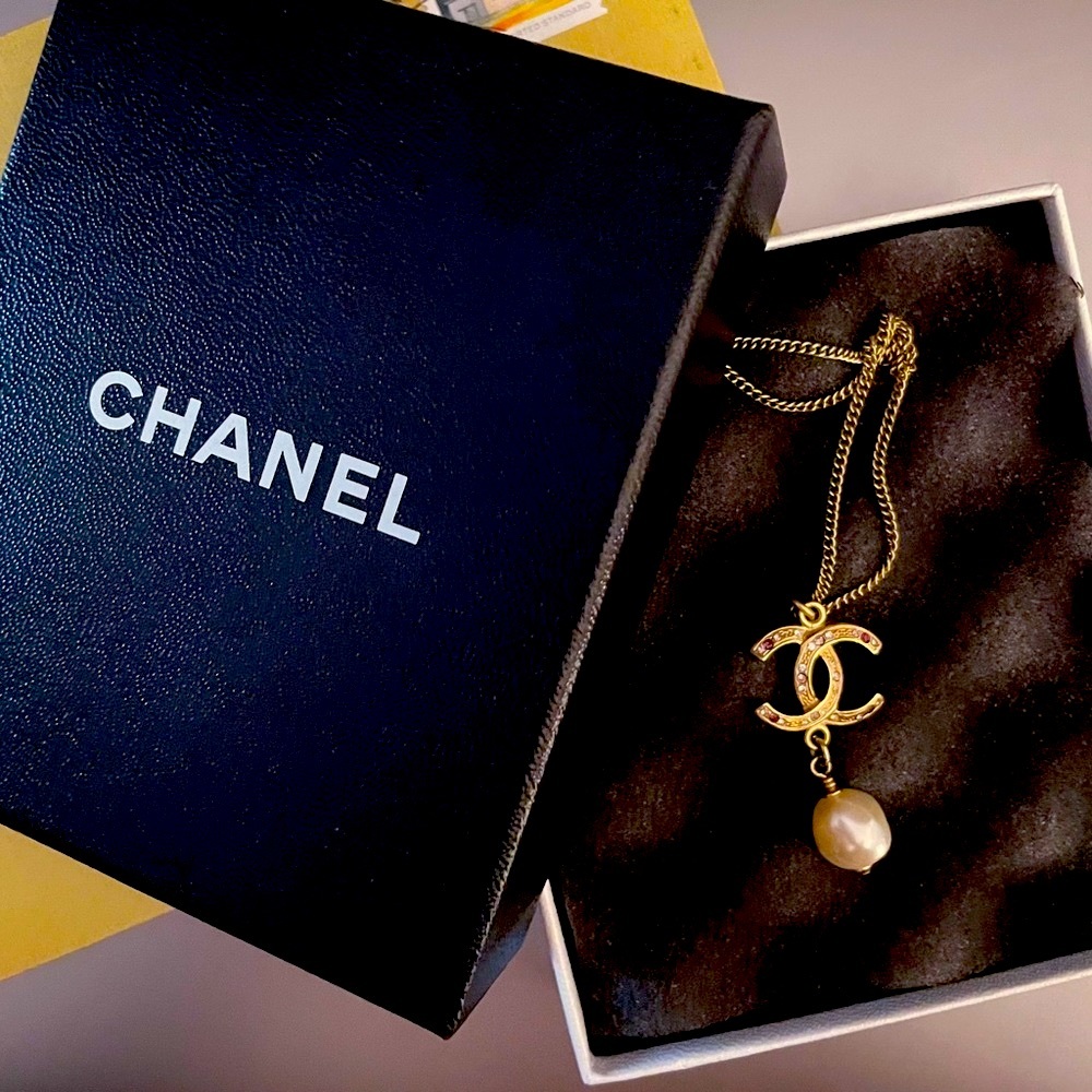 💯Authentic Chanel Pearl Crystal Drop CC Necklace